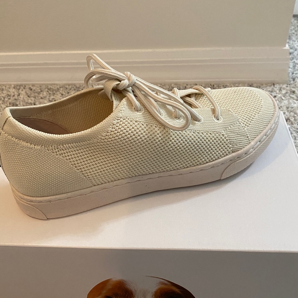 Hush Puppies “The Good Low Top” size 8, color Soft Stone. Boxed & Never Worn.